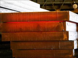 فولاد مبارکه به رکورد کیفی جدیدی دست یافت: کاهش عیوب اسلب به ۳.۵۹ درصد در اردیبهشت ۱۴۰۴