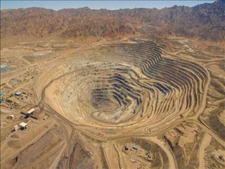 سقوط آزاد مالی چادرملو؛ عقب‌ماندگی از رقبا با افت شدید تولید و فروش