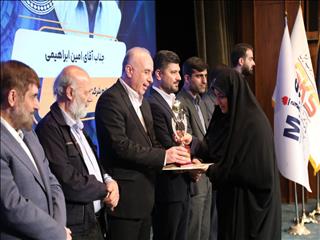 تندیس زرین رضایتمندی مشتری به فولاد خوزستان رسید