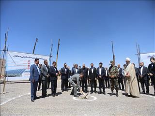 آغاز عملیات اجرایی نیروگاه‌های خورشیدی شهرضا و دهاقان در اصفهان با حضور ویدیو کنفرانس وزیر نیرو و حمایت بانک گردشگری